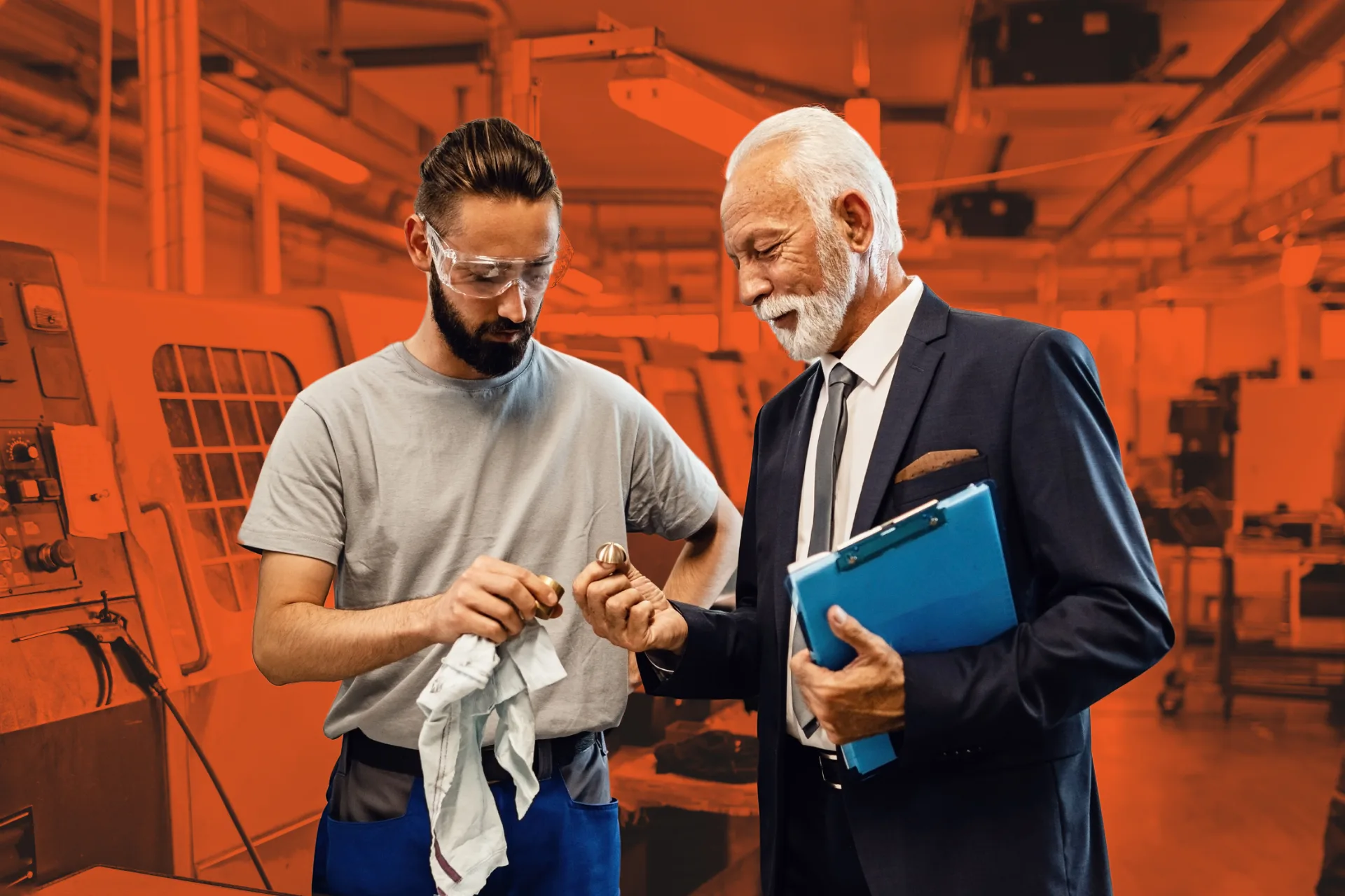 travailleur étranger dans l’industrie avec son superviseur
